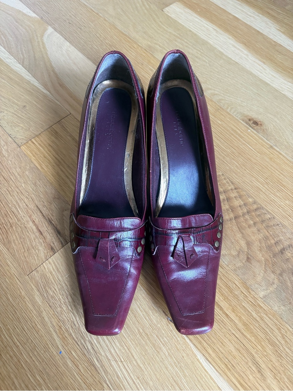Liz Claiborne Flex Burgundy Kitten Heels - Picture 2 of 9